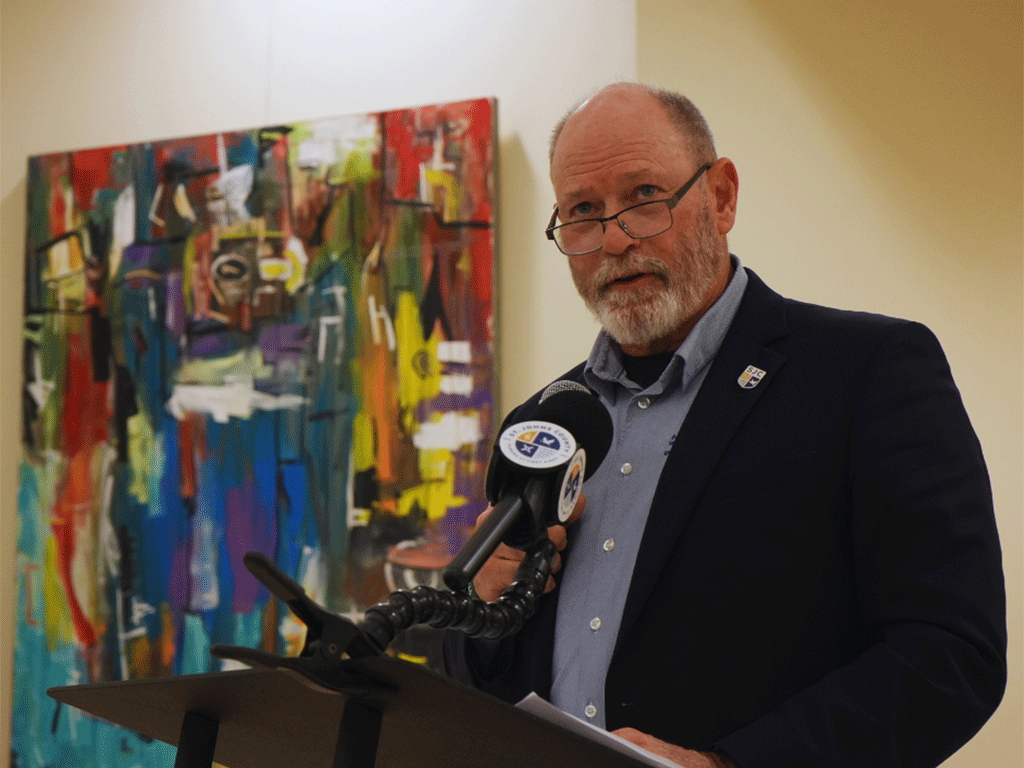 Commissioner Murphy speaking at art show